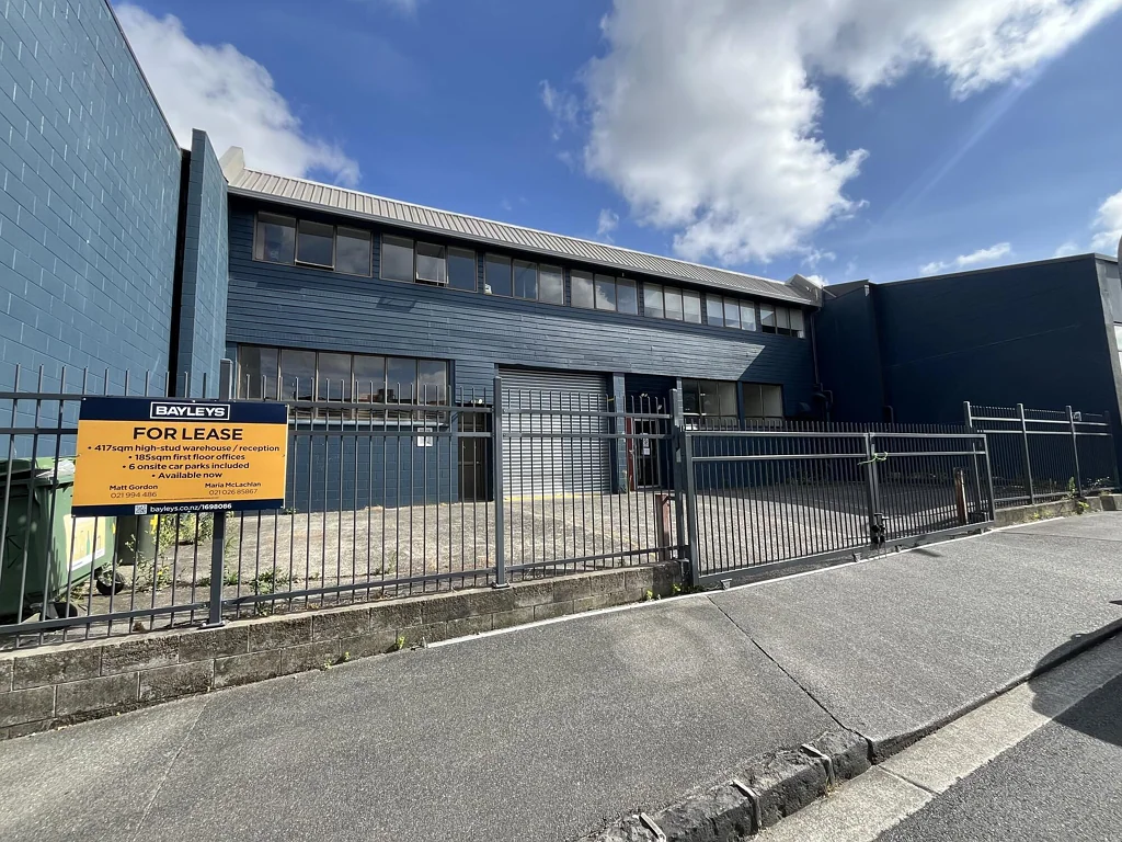 Newton Versatile City Fringe Warehouse/Office or Showroom