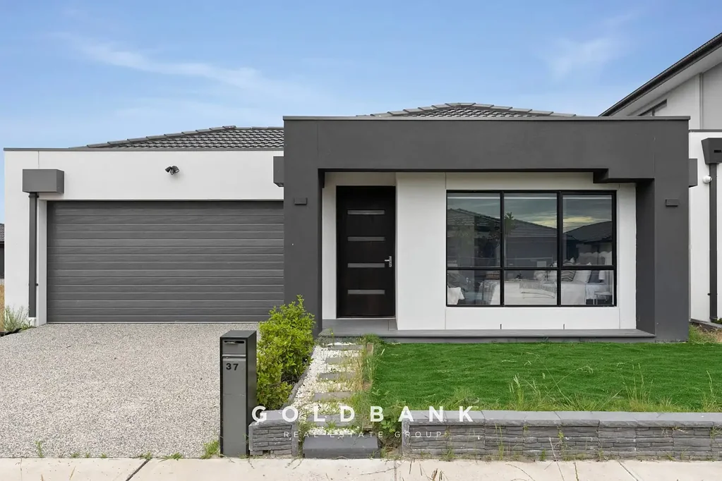37 Golden Gate Drive, Clyde North, VIC 3978