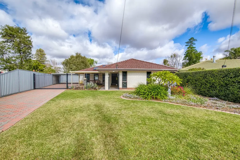 Merbein 3部屋 Feature-focused family home.