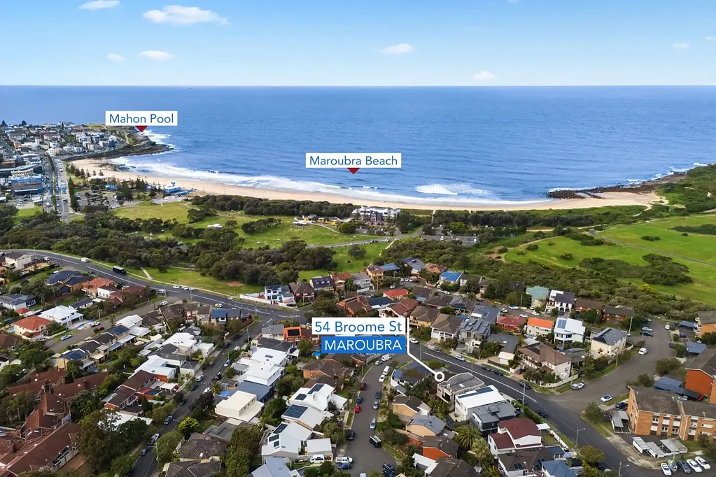 Maroubra 3房 黄金海滨地段 宽敞单层布局 三双人大卧室 燃气厨房套间浴 私密绿意后院 升值潜力无限 Superbly located family home with exciting potential