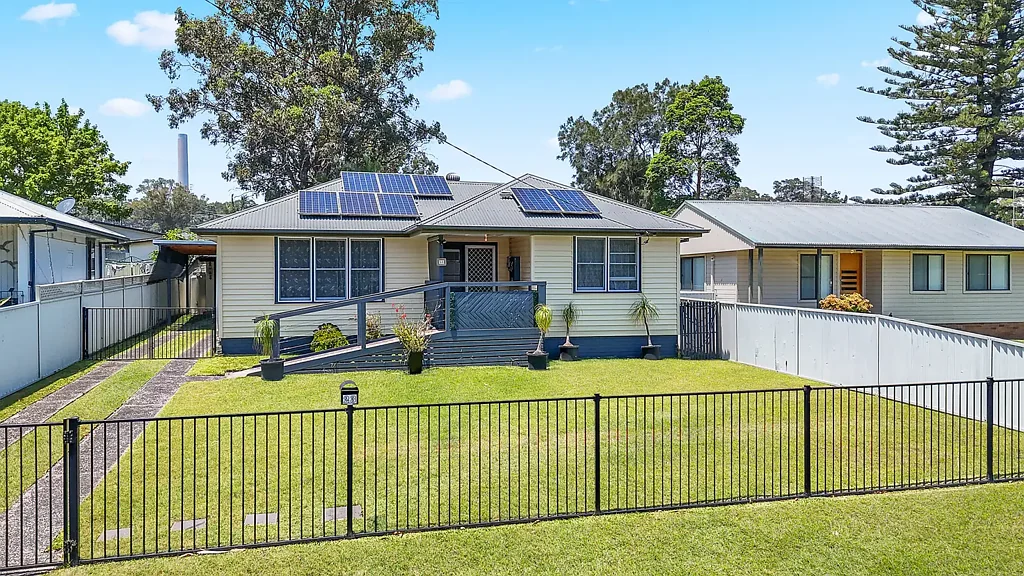 23 Spencer Road, Mannering Park, NSW 2259