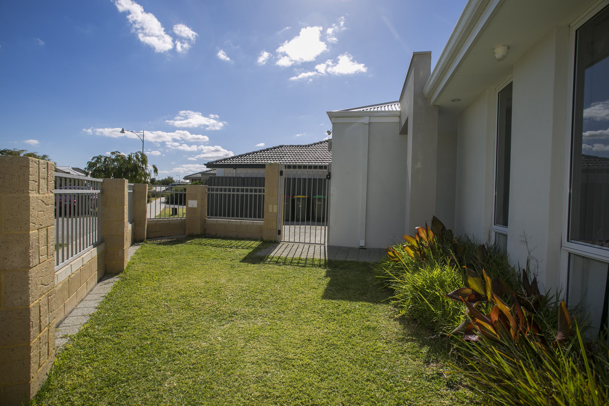 20 AZOLLA ST, BANKSIA GROVE WA 6031, 0部屋, 0バスルーム, House