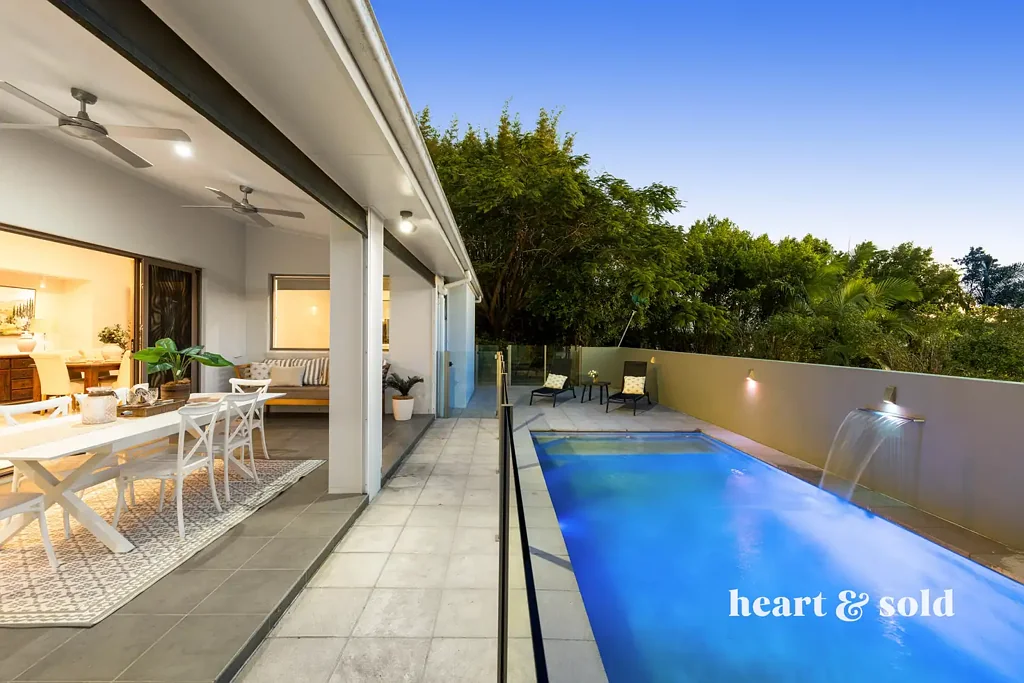 Woombye 4Kwarto AN IMPRESSIVE FAMILY HOME WITH PARKING FOR CARAVAN/BOAT