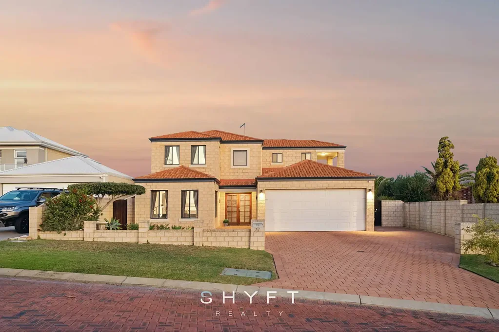 Mindarie 4Moenga Elevated Coastal Living
