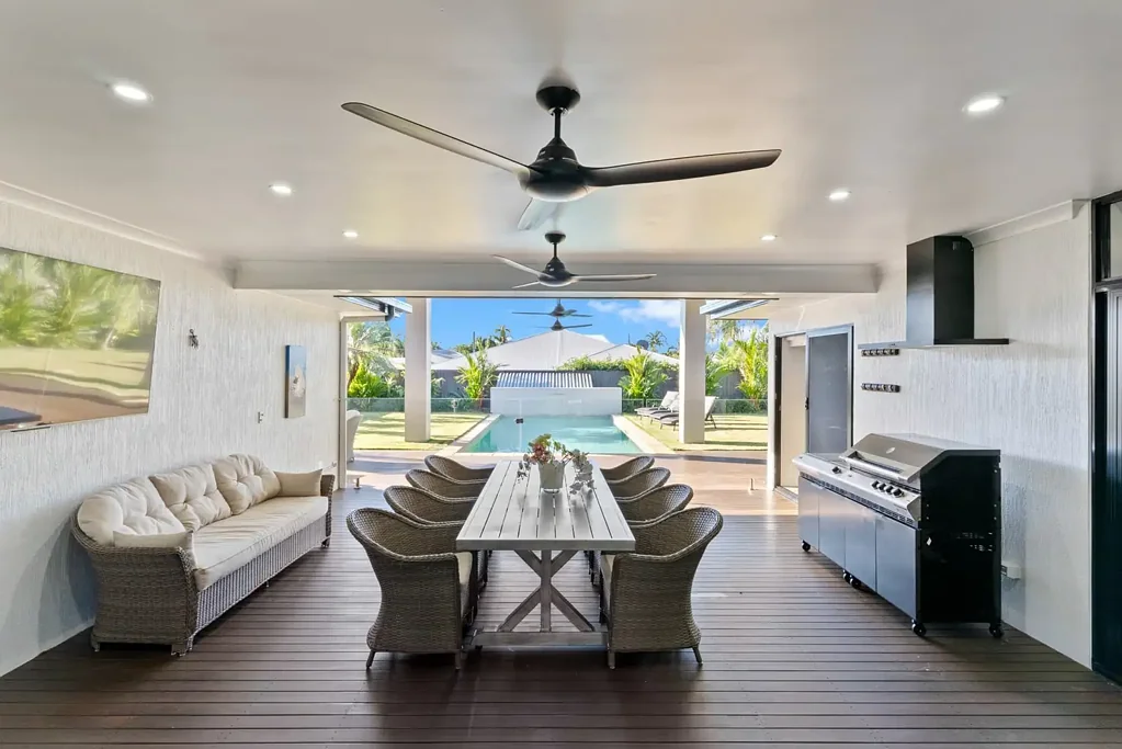 Palm Cove 4 Bedroom So close to the iconic Palm Cove Esplanade....