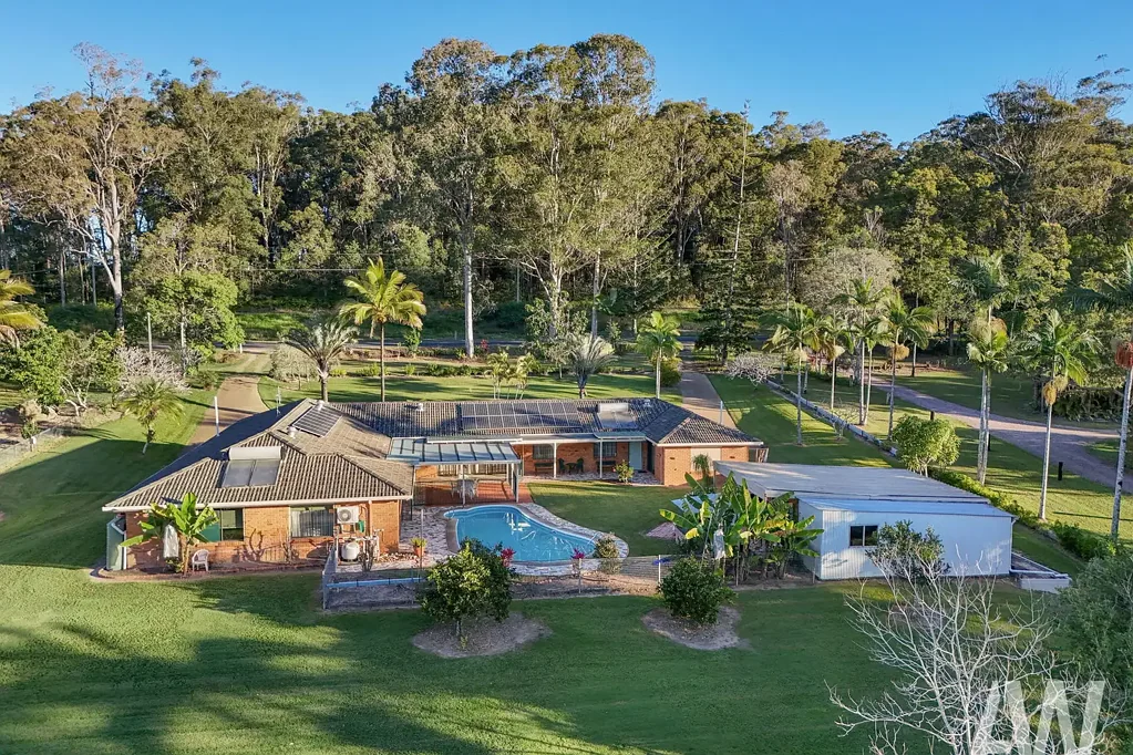 Glenview 4 Bedroom Pristine, Parklike Acreage: Tightly Held for 44 Years!