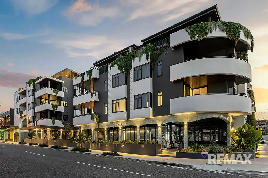 Manly 3ห้องนอน TOP FLOOR EXECUTIVE APARTMENT WITH WATER VIEWS IN MANLY
