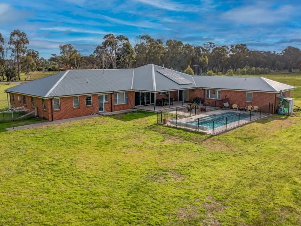Benalla 6ห้องนอน Extraordinary Lifestyle Property on 10 Acres Just 5km from Benalla