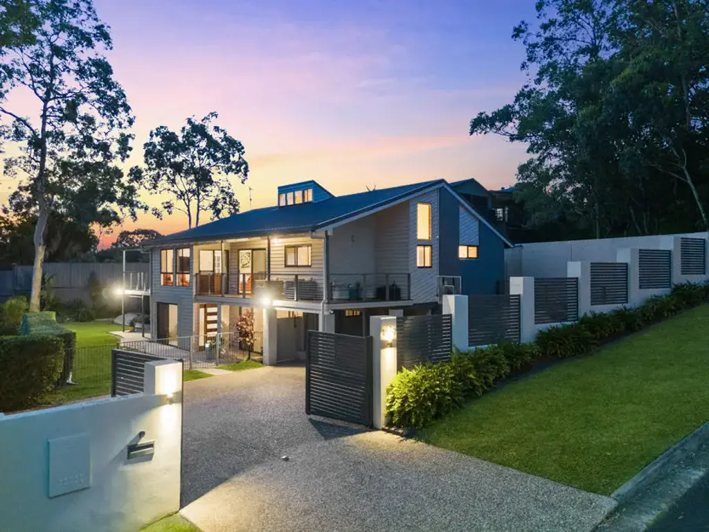 Benowa 4房  UNDER CONTRACT - SCENIC DUAL LEVEL VERSATILITY - N/E FACING