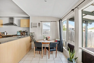2 Joyce Avenue, Frankston, VIC 3199, 2房, 1浴, House