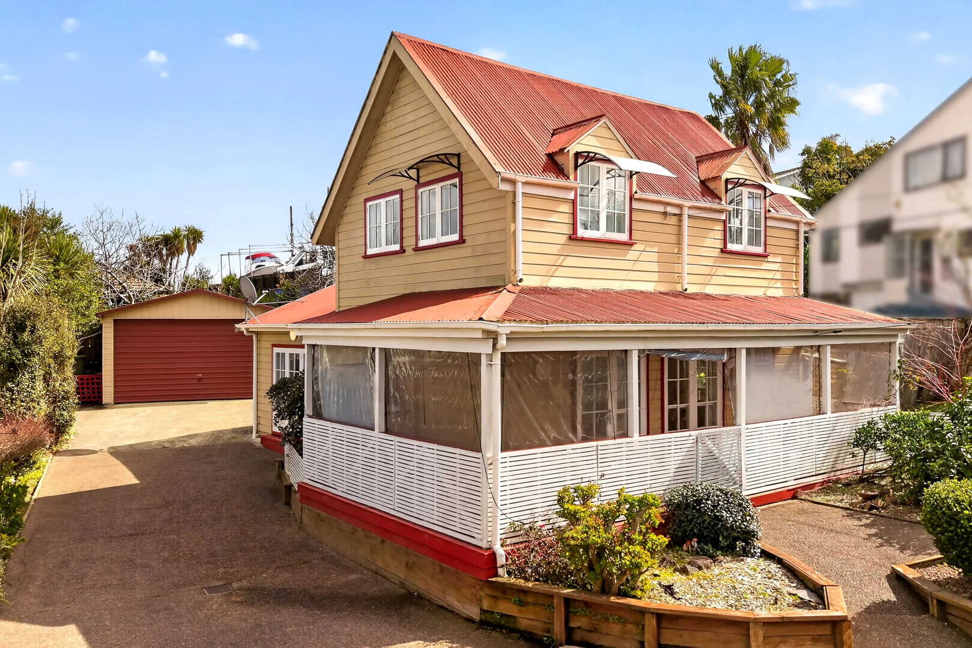 Massey 3 Slaapkamer Freehold. Fully Fenced. Secure Family Haven.