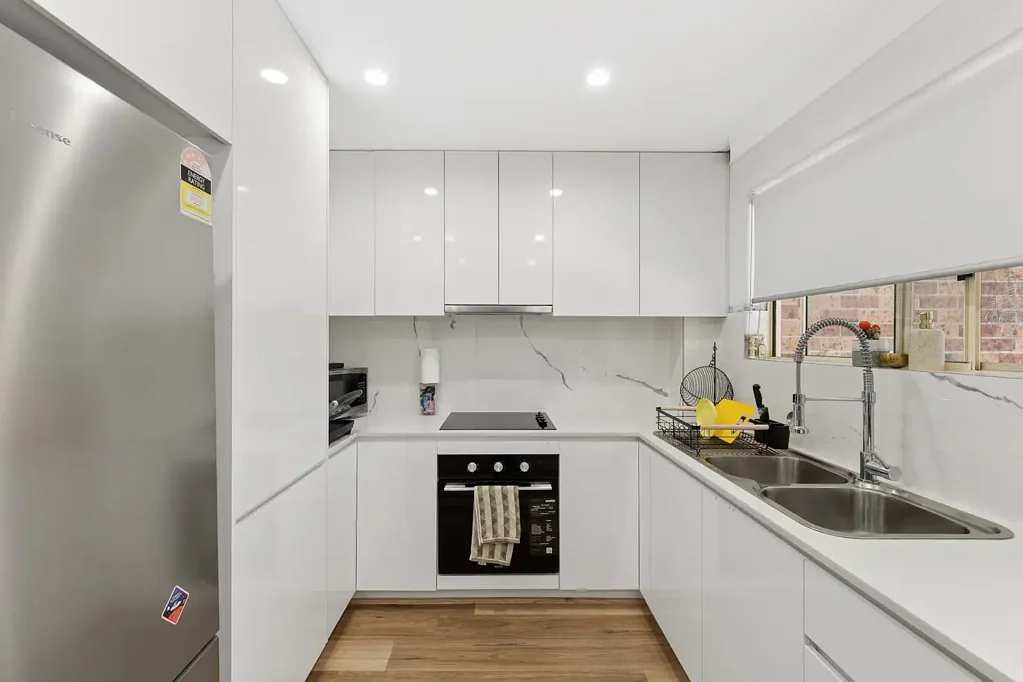 Bankstown 2房 Bankstown 优越地段的现代、拎包入住生活 Modern, Move-In Ready Living in a Prime Bankstown Position