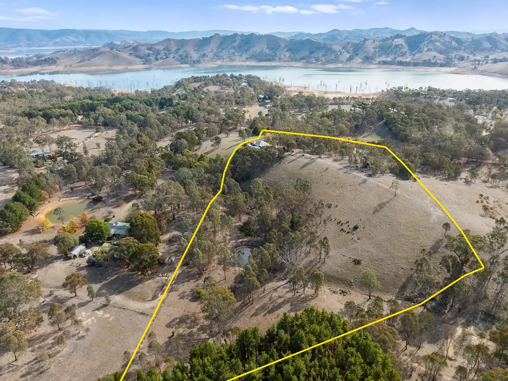 Mansfield 4બેડરૂમ Charming Country Retreat with Breathtaking Lake Views on 17 Acres