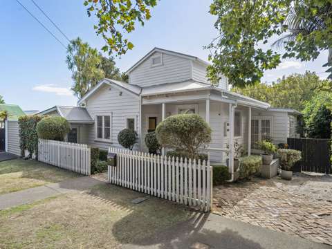 Grey Lynn 5房  DECLARED RESERVE MORE THAN $1M BELOW CV
