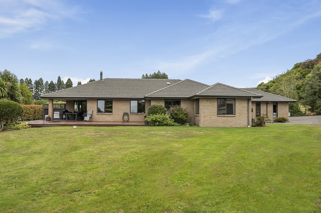 Hamurana 5 Bedroom Put this on your must-see list!