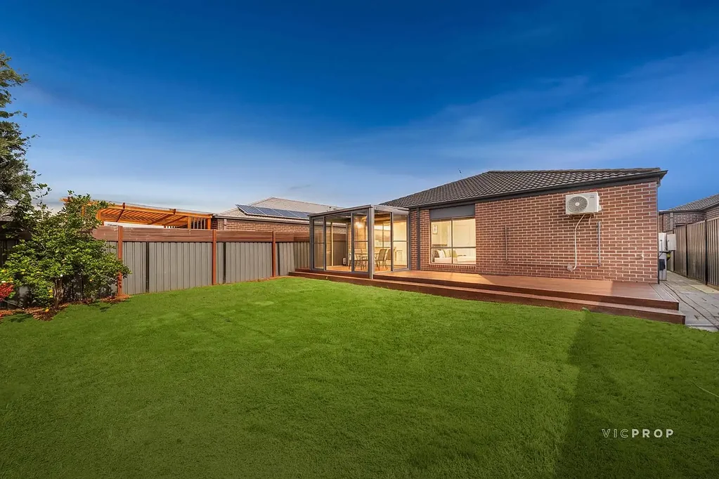 Point Cook 4બેડરૂમ A Warm & Spacious Family Retreat in the Featherbrook School Zone