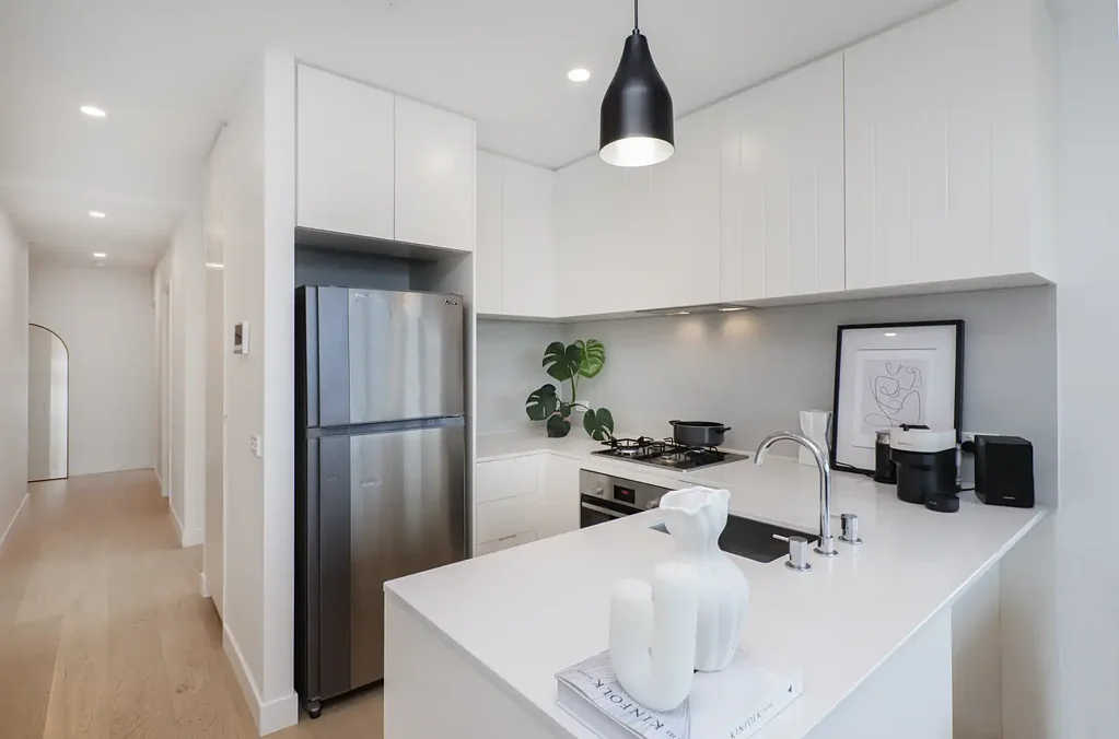 Corner Apartment, Large Balcony & Spectacular Views From Every Window