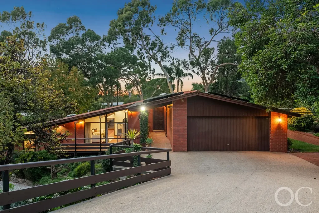 Glen Osmond 5Phòng ngủ Open the Door to a Foothills Icon that Feels Worlds Away