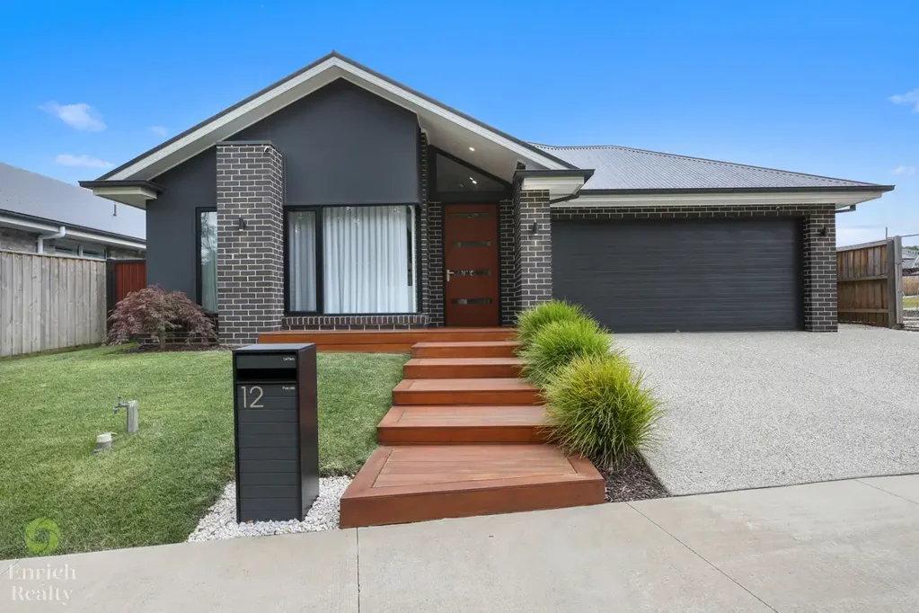Newborough 4房  A Refined Family Sanctuary Beside the Fairways.