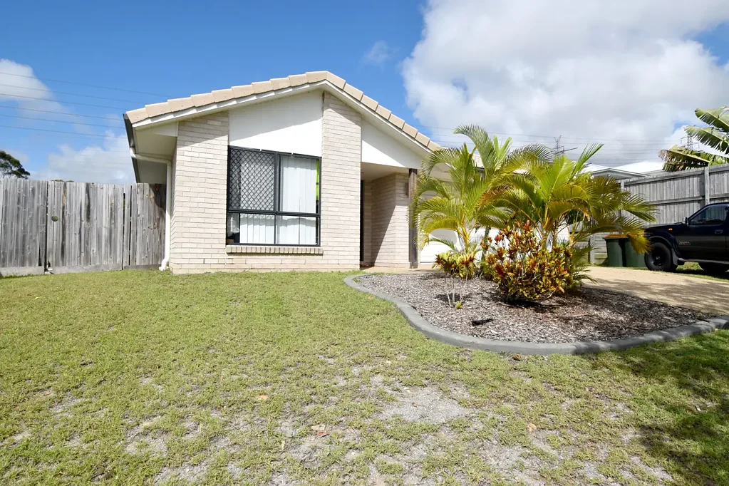 FAMILY HOME ON LARGE BLOCK IN LITTLE CREEK