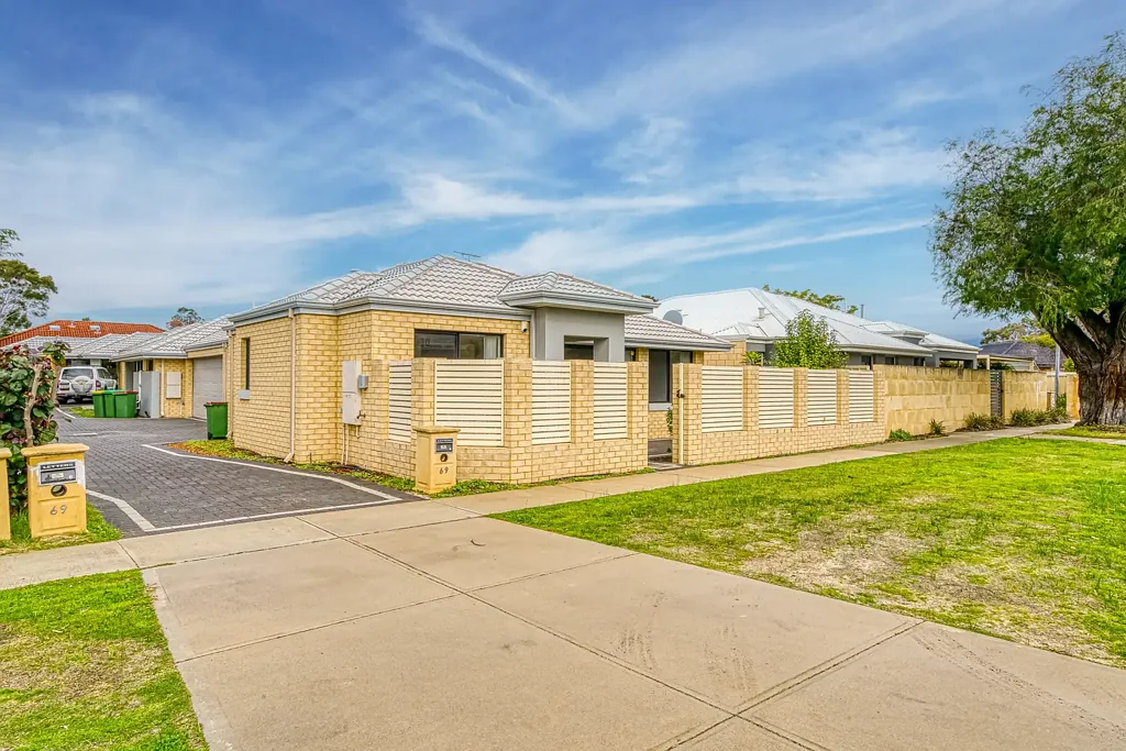 Fantastic Location - Modern Family Residence