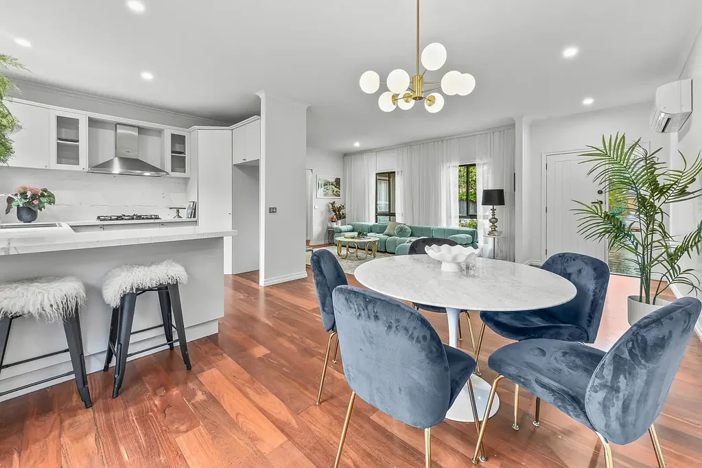 Oakleigh East 3બેડરૂમ LUXURY SINGLE-LEVEL EASE IN PRIME LOCALE