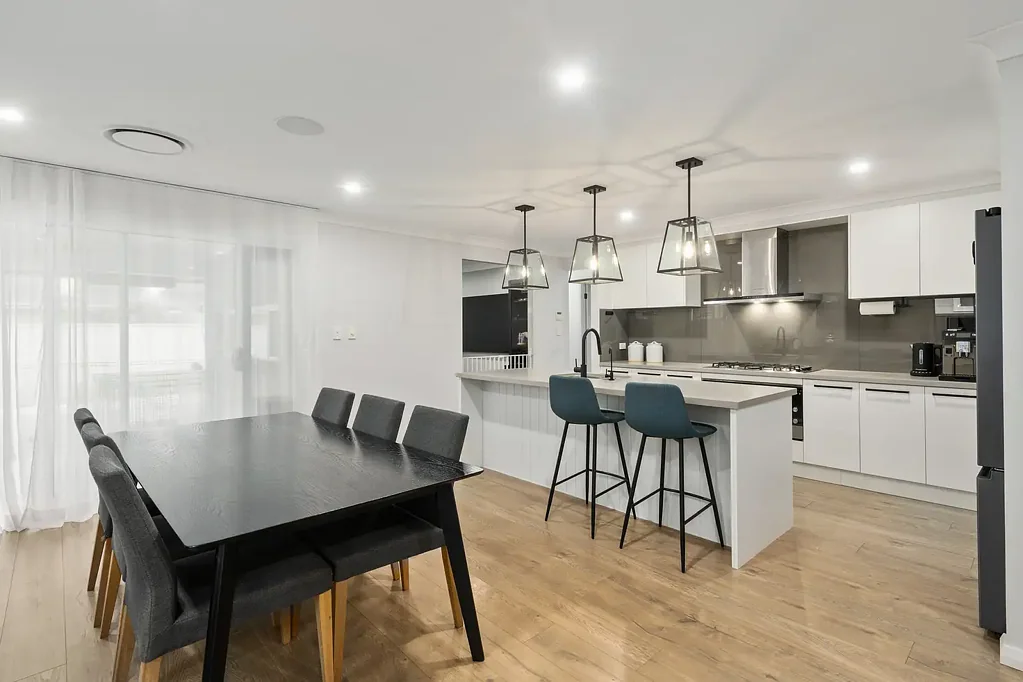 Tahmoor 4ਬੈੱਡਰੂਮ Contemporary Comfort Meets Low-Maintenance Living