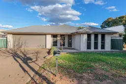 24 LANSDOWNE DR, Dubbo