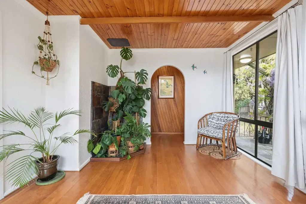 Mornington 3房  A blend of character and comfort in a convenient location