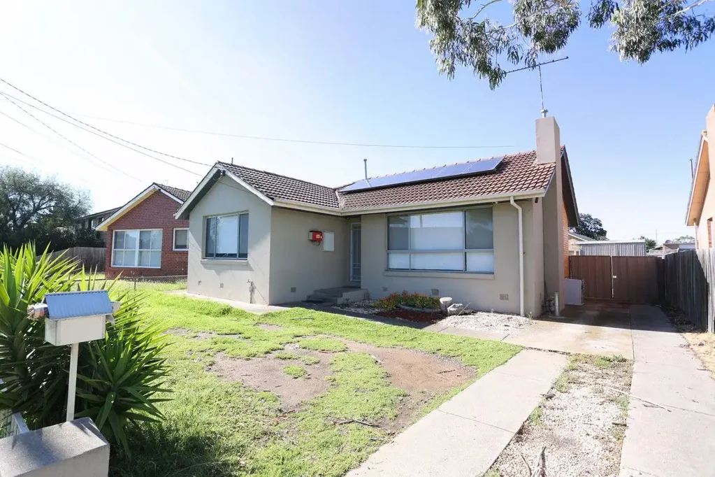 Comfortable 3-Bedroom Home in Central Werribee