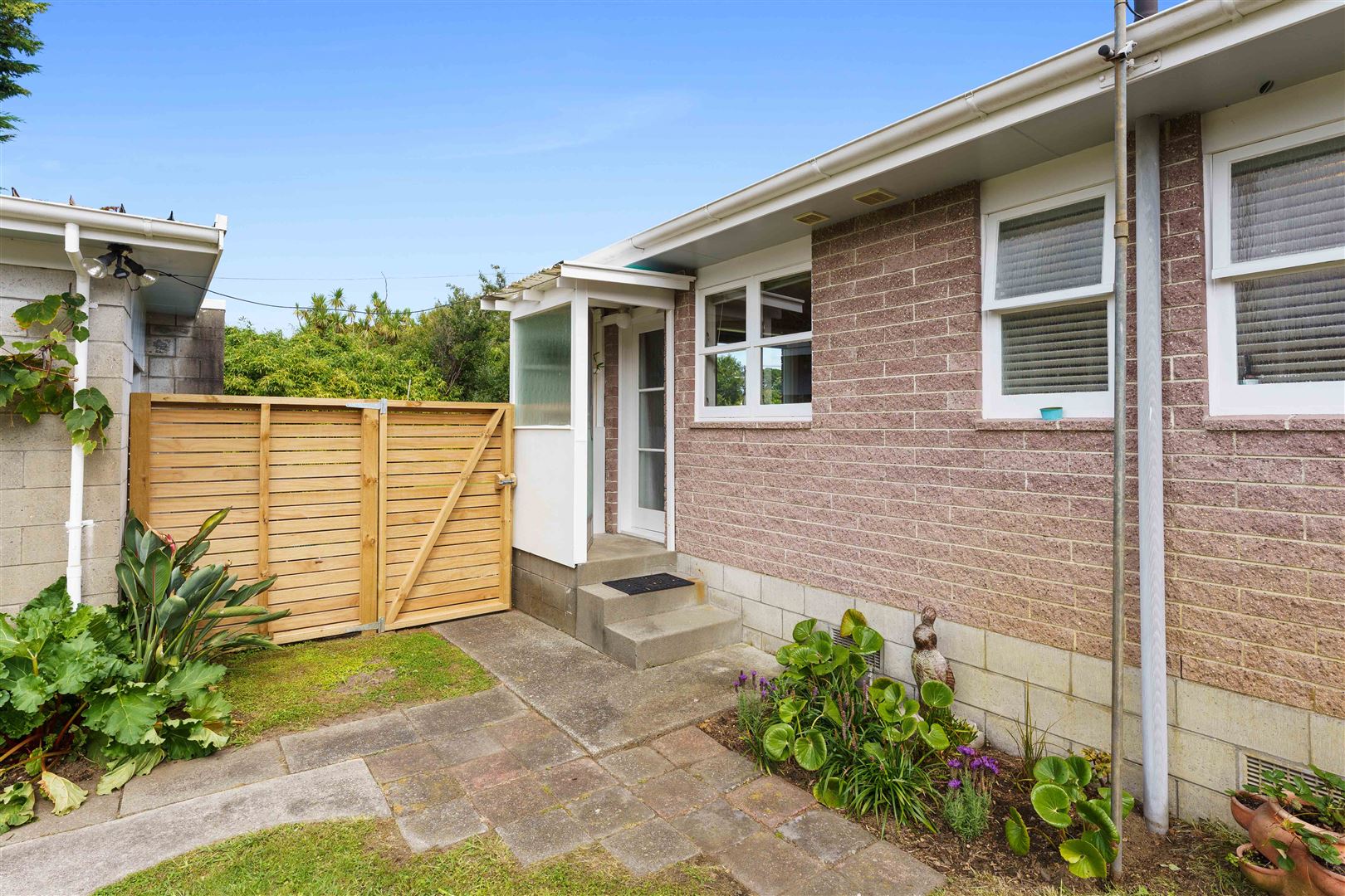 34 Alexander Road, Raumati Beach, Kapiti Coast, 2 Schlafzimmer, 1 Badezimmer