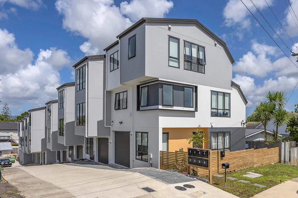 6/8 Sheehan Road, Te Atatu South, Waitakere City, Auckland