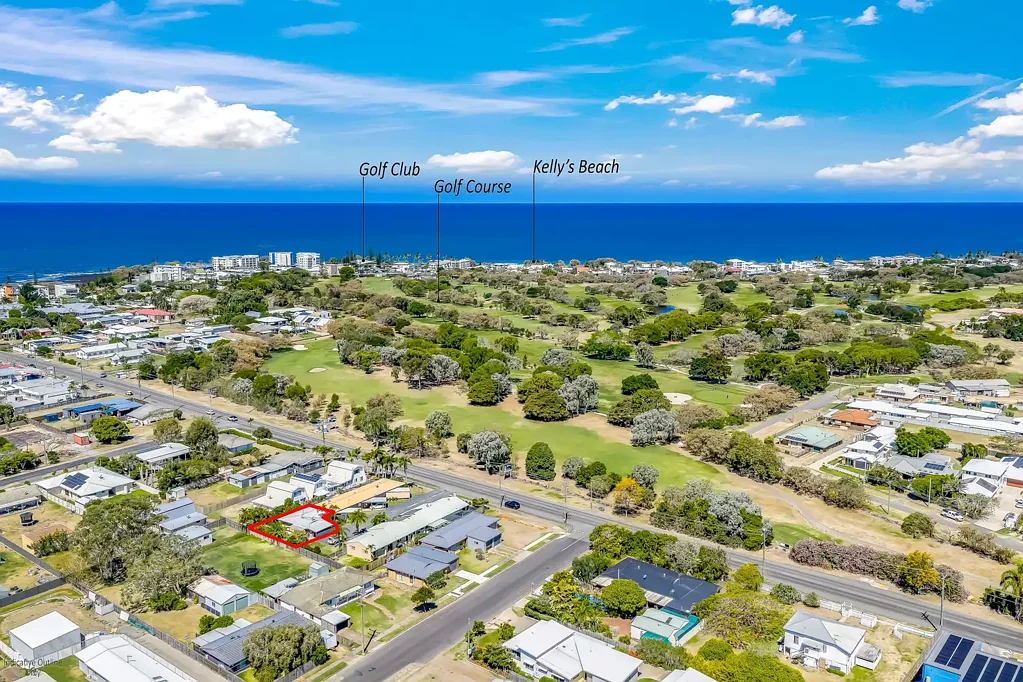 Bargara 2Moenga Fully Renovated Coastal Retreat in the Heart of Bargara