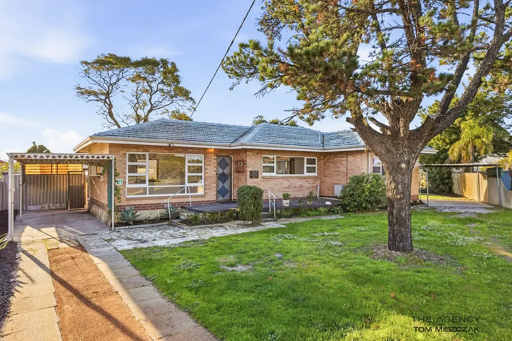 Queens Park 5房  HOUSE + GRANNY FLAT + 794sqm Development Site = Winner