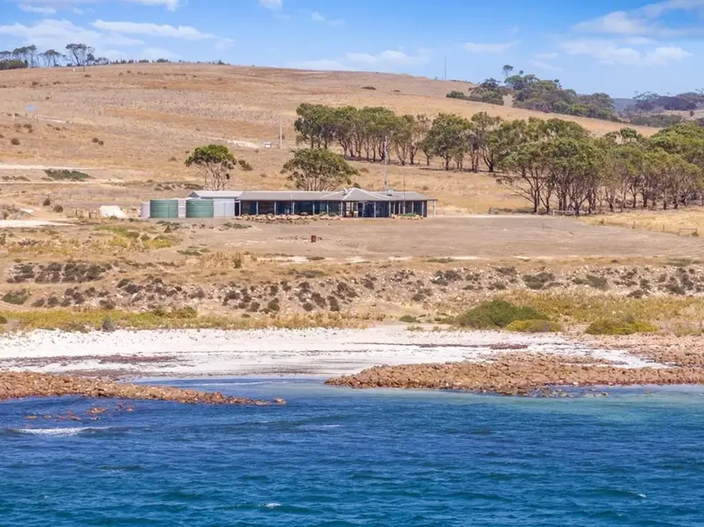 Wisanger  NORTH COAST - WATER FRONTAGE