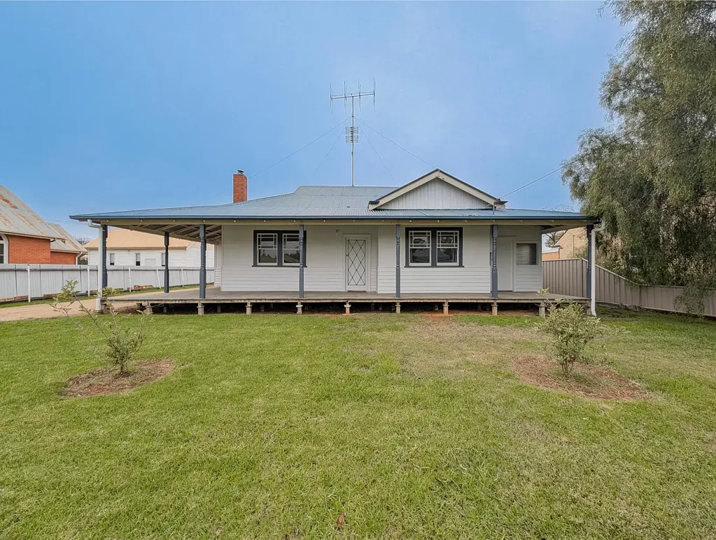 Barham 3Kwarto Charming Home on a Generous Block with Endless Potential