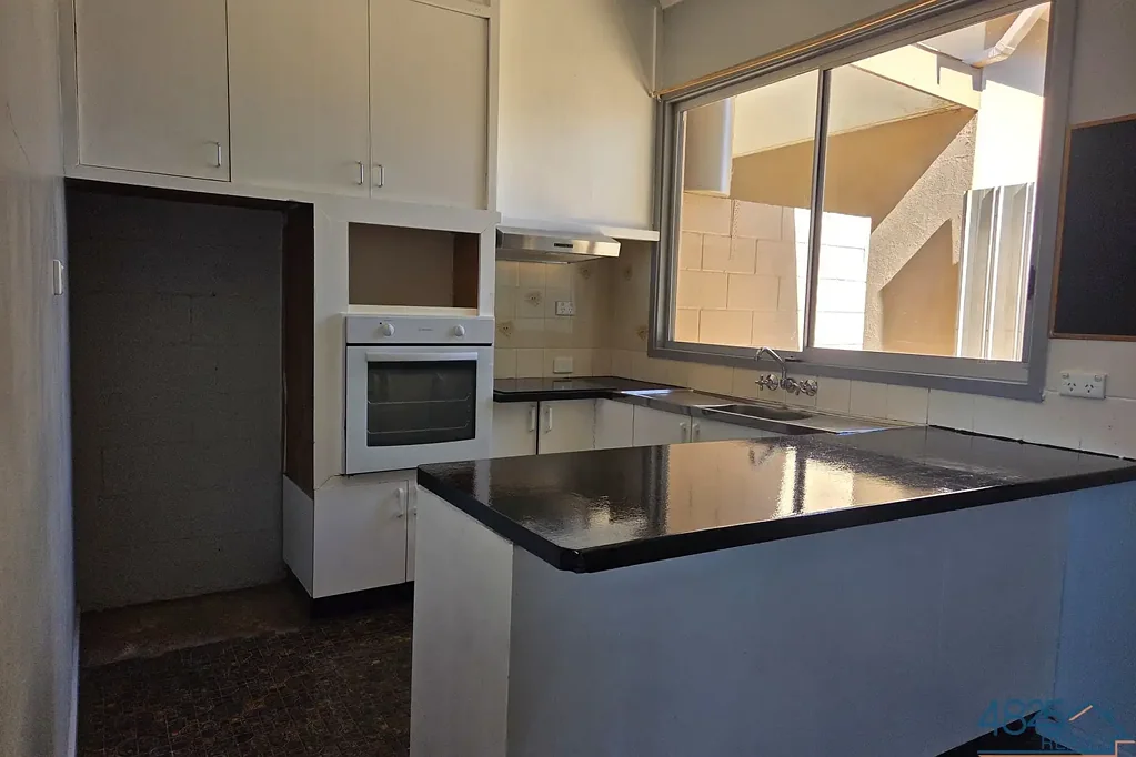 2 bedroom unit on Verry