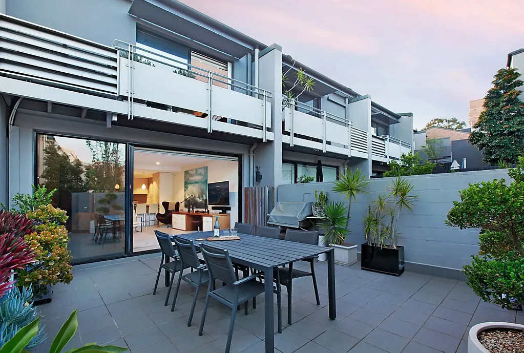 Lilyfield 3 Slaapkamer Sophisticated Style in Peaceful Parkland Precinct