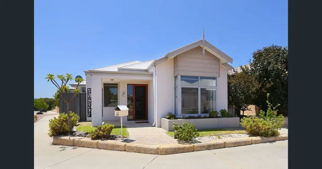 Spacious Family Living with Theatre & Solar