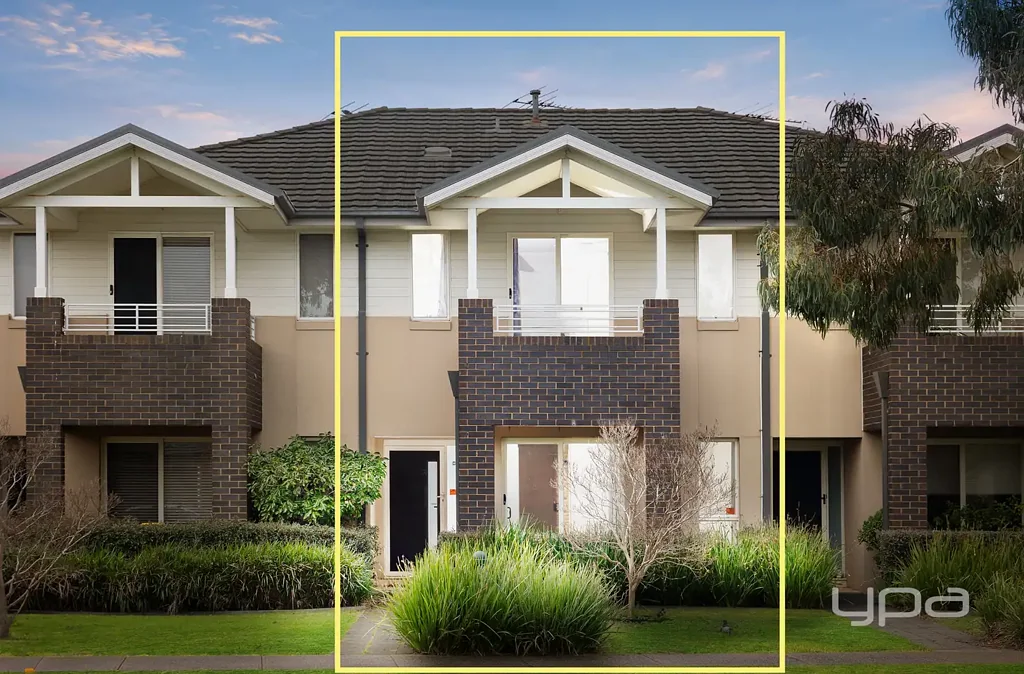 Point Cook 3 Bedroom Family Living at Its Finest in the Highly Sought-After Alamanda School Zone!!