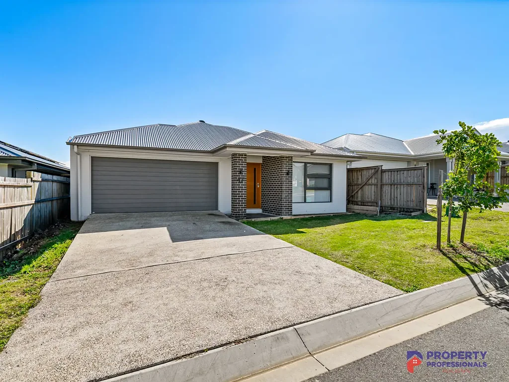 Redbank Plains 4chambre JUST LISTED – MODERN FAMILY GEM WITH STRONG RETURNS! 47 Macadamia Street, Redbank Plains