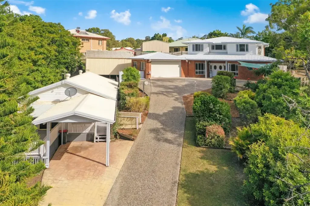 Clinton 6chambre Dual Living At It's Finest - Family Home + Granny Flat + Pool & Shed