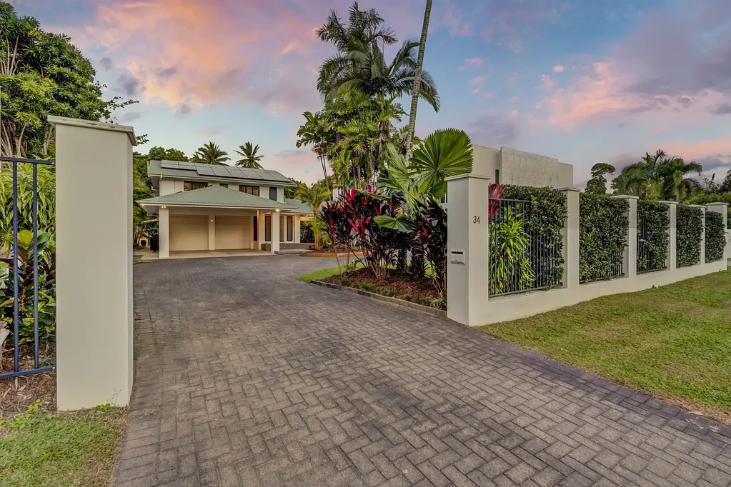 Wongaling Beach 4房  Discover Coastal Luxury on Koda Street -  Your Renovated Dream Beachfront Home Awaits!