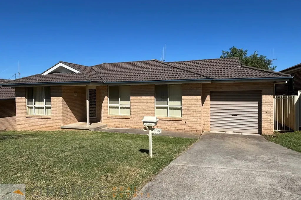 LOCATED IN A QUIET CUL-DE-SAC WITH NEW CARPETS