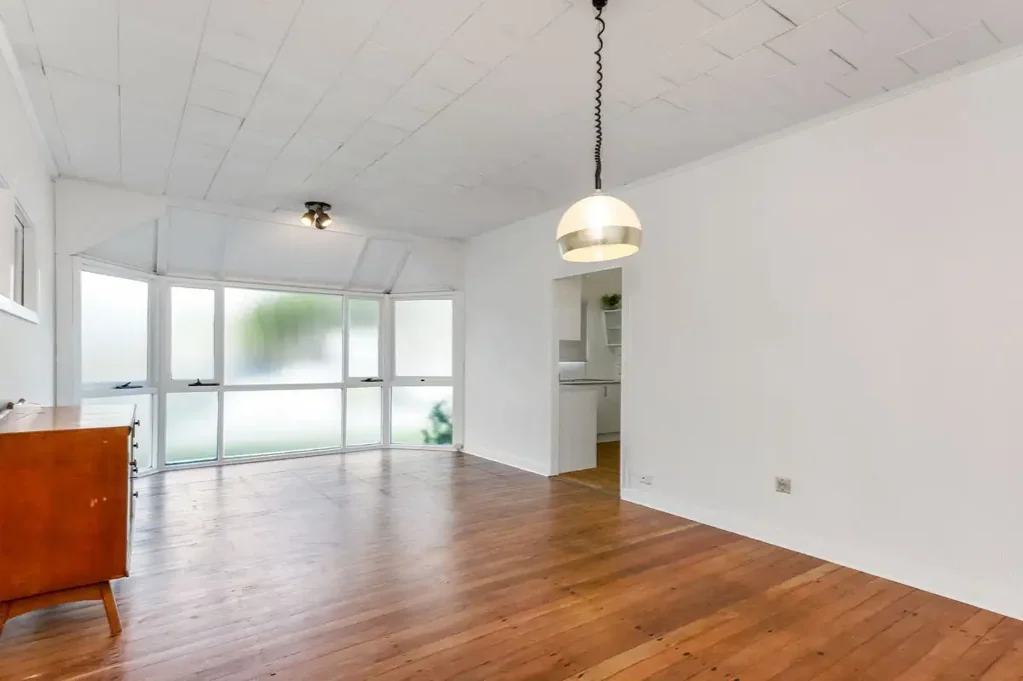 PET FREINDLY 3 bedroom beach house in sought after location!