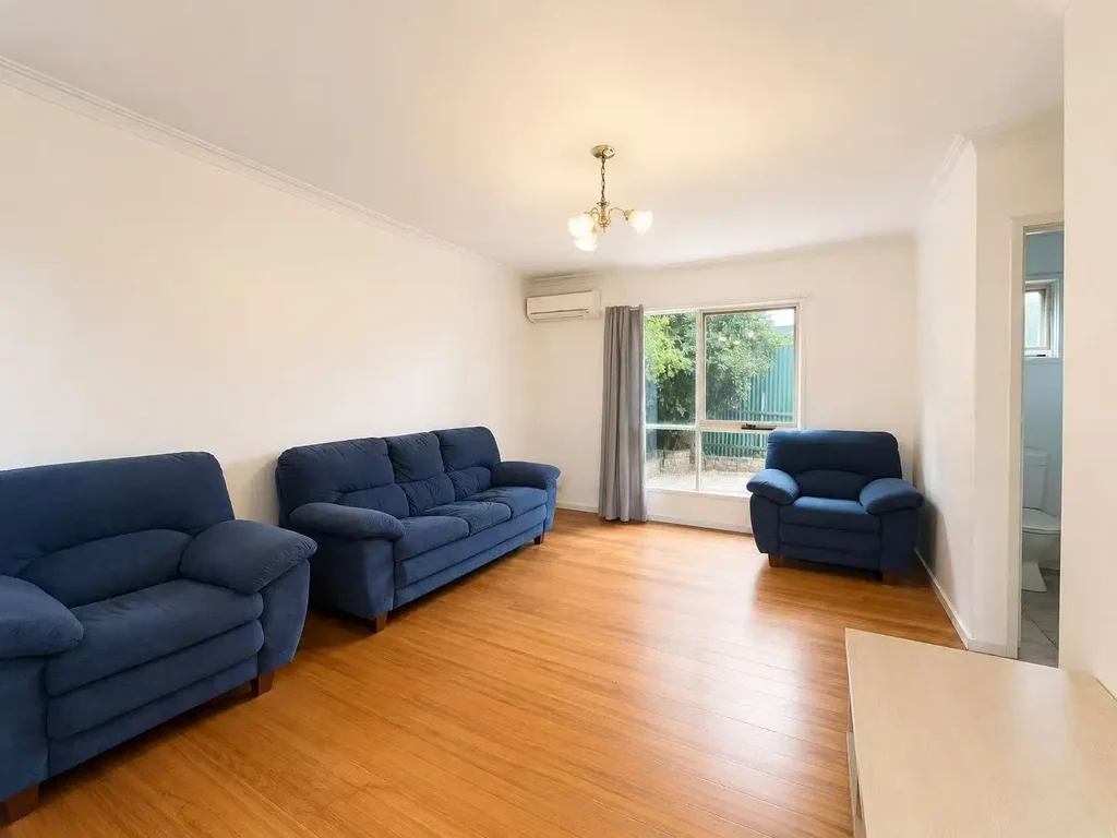 Comfortable Townhouse in a Prime Hughesdale Location – Close to Chadstone & Monash University