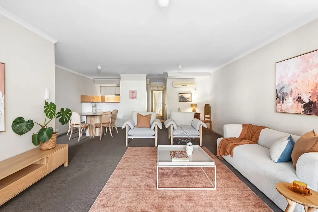 Kingston 2 Bedroom Spacious Brighton Apartment with Fantastic Amenities