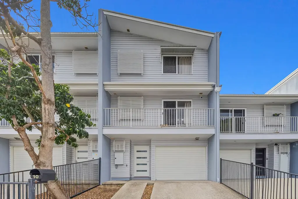 Albion 6房 极其罕见的六卧室永久产权联排别墅 Ultra rare Six-Bedroom Freehold Townhouse