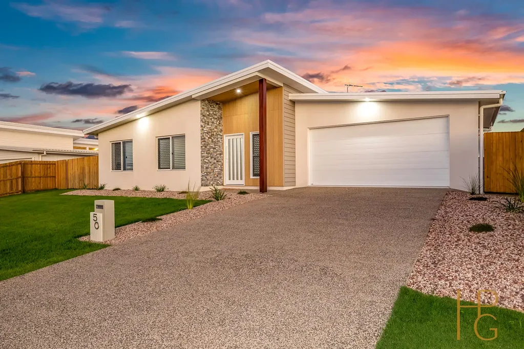 Bargara 4غرفة نوم Coastal Entertainer with Pool, Shed & Multiple Living Areas
