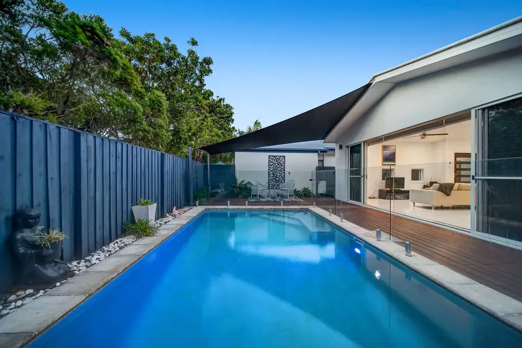 Parrearra 4ਬੈੱਡਰੂਮ Elegant Kawana Island Home in Peaceful Cul-de-Sac
